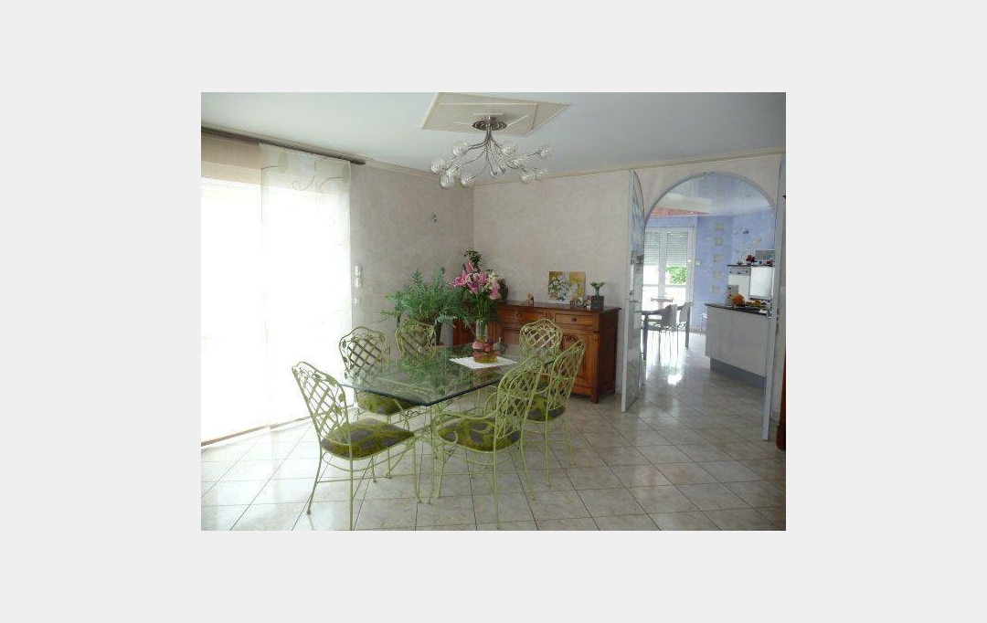 Immobilier des Deux Rives : Appartement | VILLAINES-LA-JUHEL (53700) | 235 m2 | 750 € 