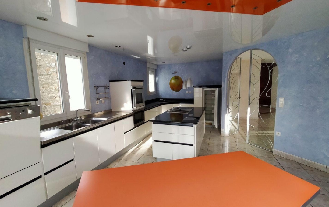Immobilier des Deux Rives : Appartement | VILLAINES-LA-JUHEL (53700) | 235 m2 | 750 € 