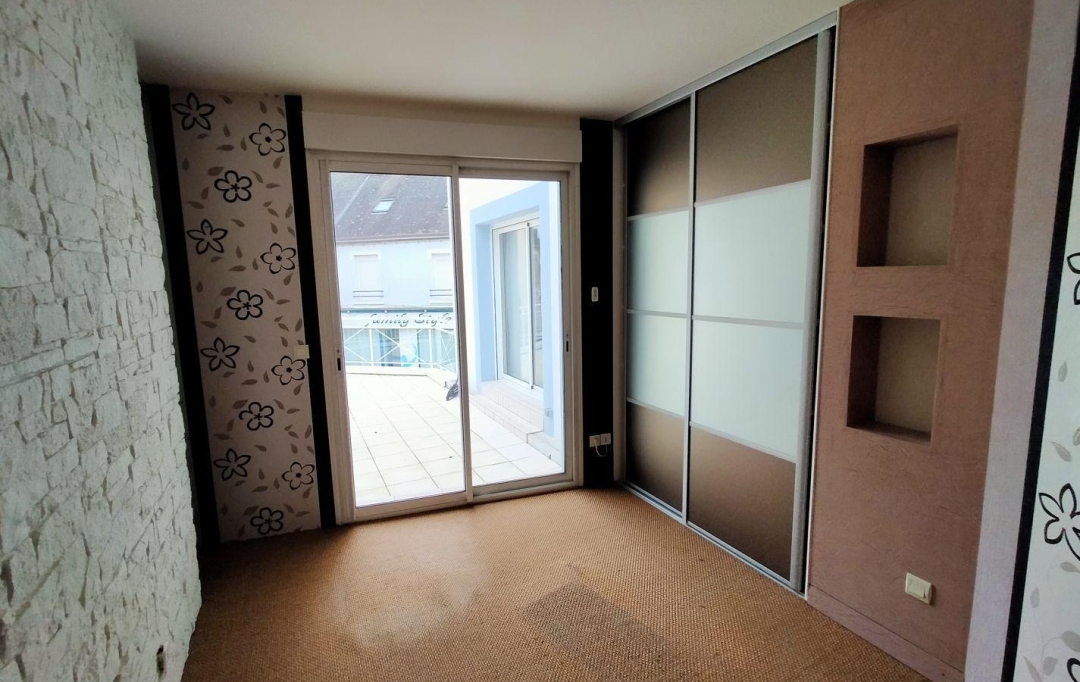 Immobilier des Deux Rives : Appartement | VILLAINES-LA-JUHEL (53700) | 235 m2 | 750 € 