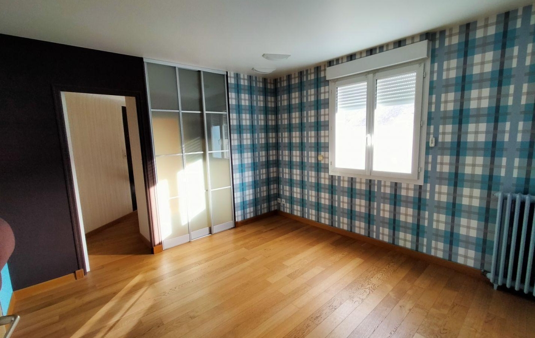 Immobilier des Deux Rives : Appartement | VILLAINES-LA-JUHEL (53700) | 235 m2 | 750 € 