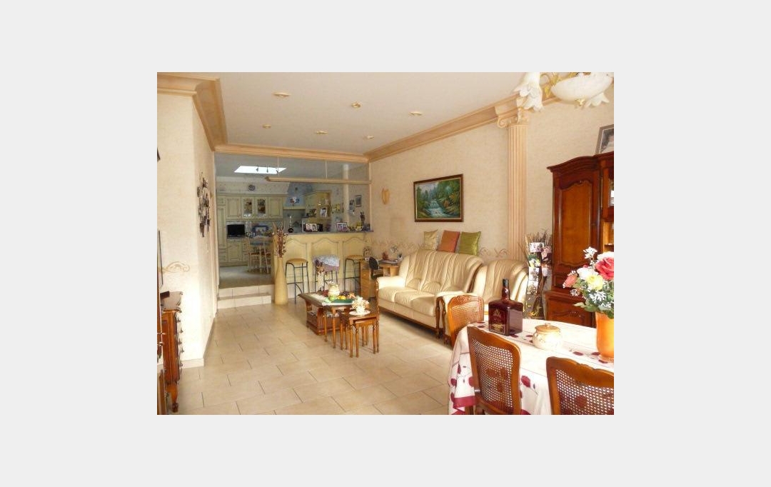Immobilier des Deux Rives : Maison / Villa | VILLAINES-LA-JUHEL (53700) | 127 m2 | 101 000 € 