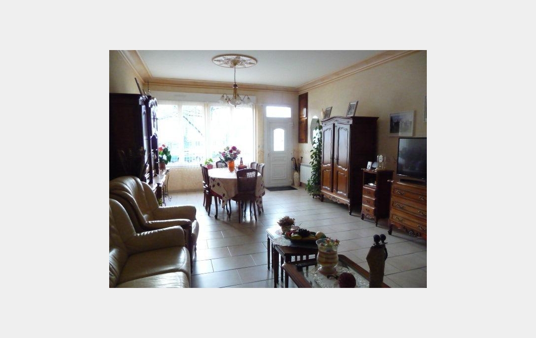 Immobilier des Deux Rives : Maison / Villa | VILLAINES-LA-JUHEL (53700) | 127 m2 | 99 000 € 