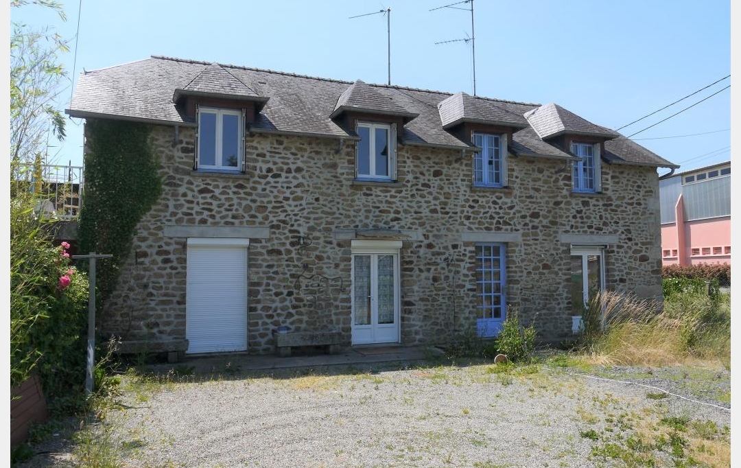 Immobilier des Deux Rives : Maison / Villa | VILLAINES-LA-JUHEL (53700) | 120 m2 | 75 000 € 