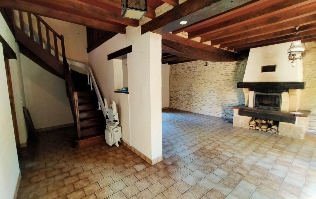 Immobilier des Deux Rives : Maison / Villa | CHAMPFREMONT (53370) | 134 m2 | 106 000 € 