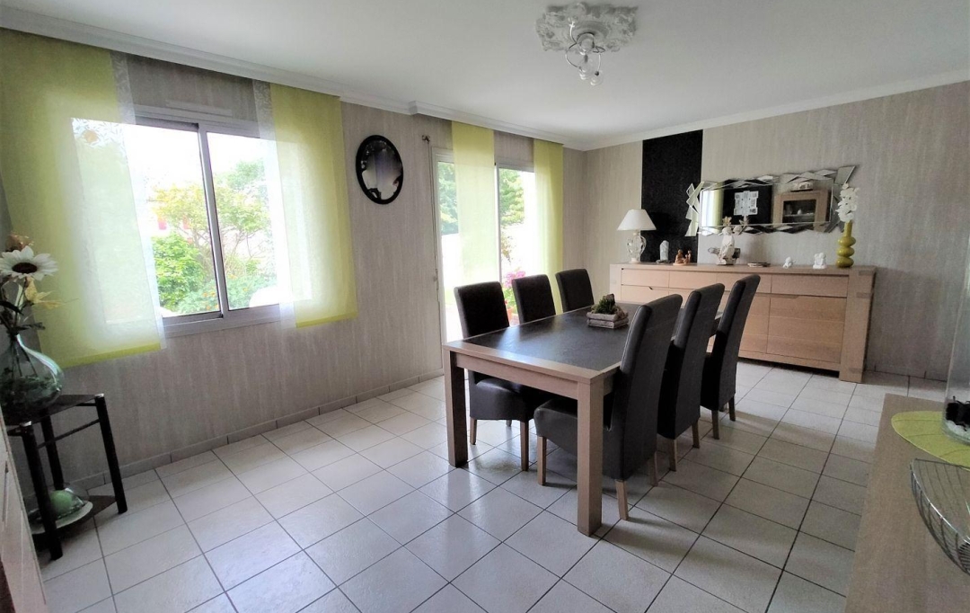 Immobilier des Deux Rives : Maison / Villa | VILLAINES-LA-JUHEL (53700) | 168 m2 | 291 200 € 