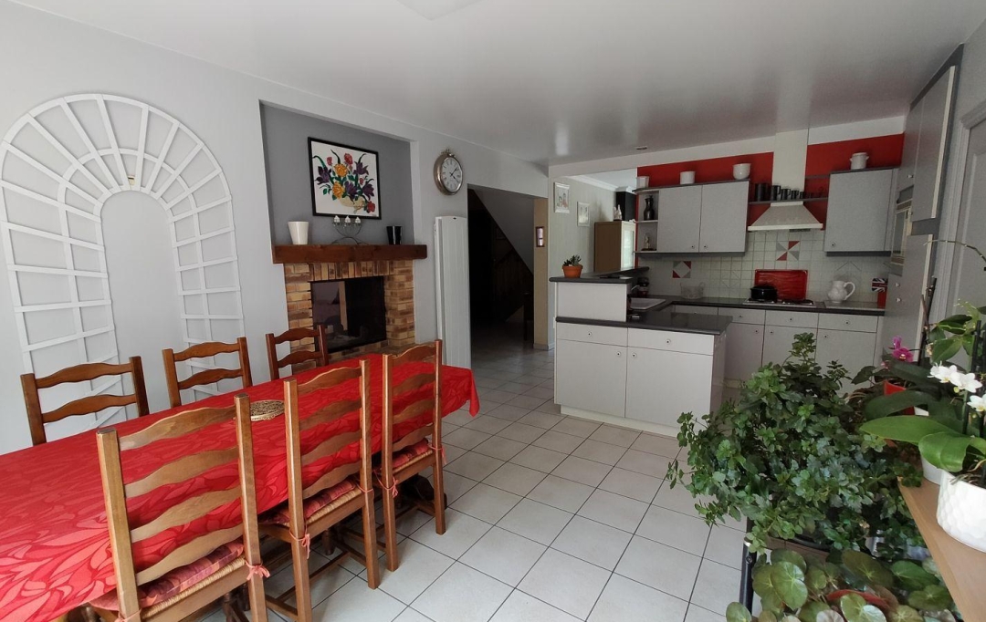 Immobilier des Deux Rives : Maison / Villa | VILLAINES-LA-JUHEL (53700) | 168 m2 | 280 800 € 