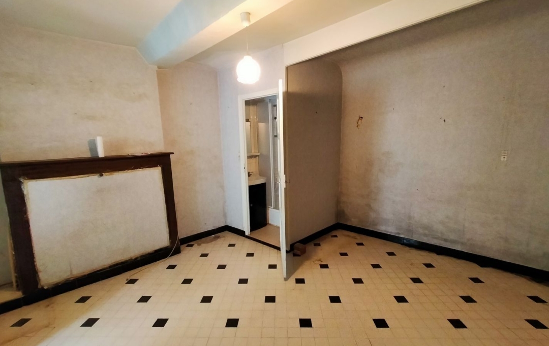 Immobilier des Deux Rives : Maison / Villa | VILLAINES-LA-JUHEL (53700) | 56 m2 | 23 000 € 