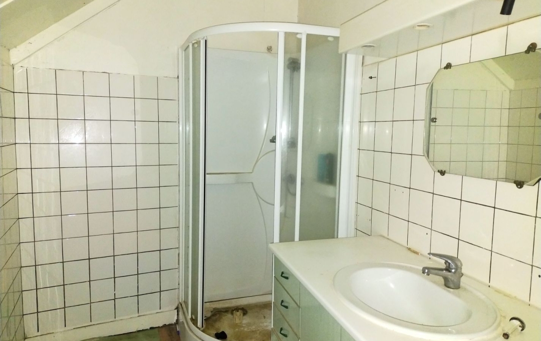 Immobilier des Deux Rives : Maison / Villa | VILLAINES-LA-JUHEL (53700) | 106 m2 | 75 000 € 