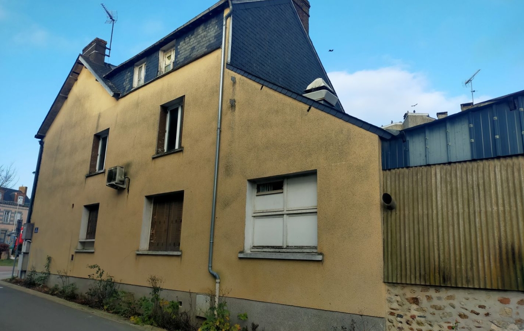 Immobilier des Deux Rives : Maison / Villa | VILLAINES-LA-JUHEL (53700) | 106 m2 | 75 000 € 