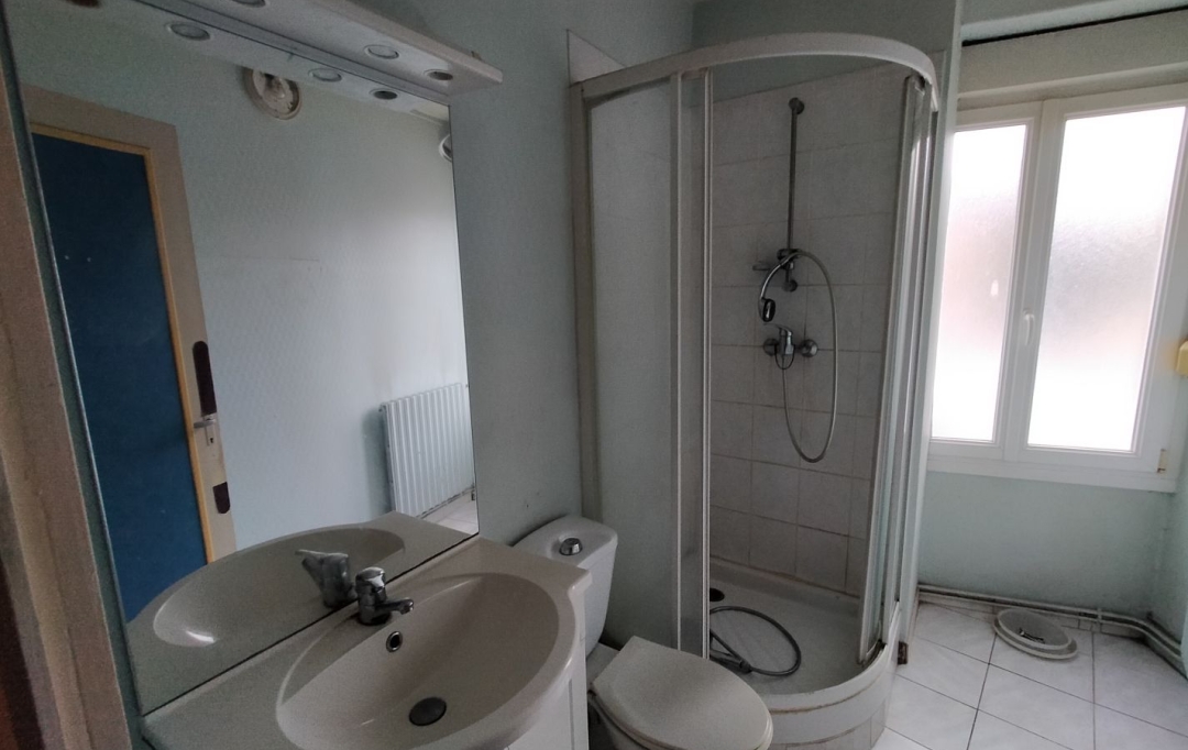 Immobilier des Deux Rives : Maison / Villa | VILLAINES-LA-JUHEL (53700) | 165 m2 | 96 000 € 