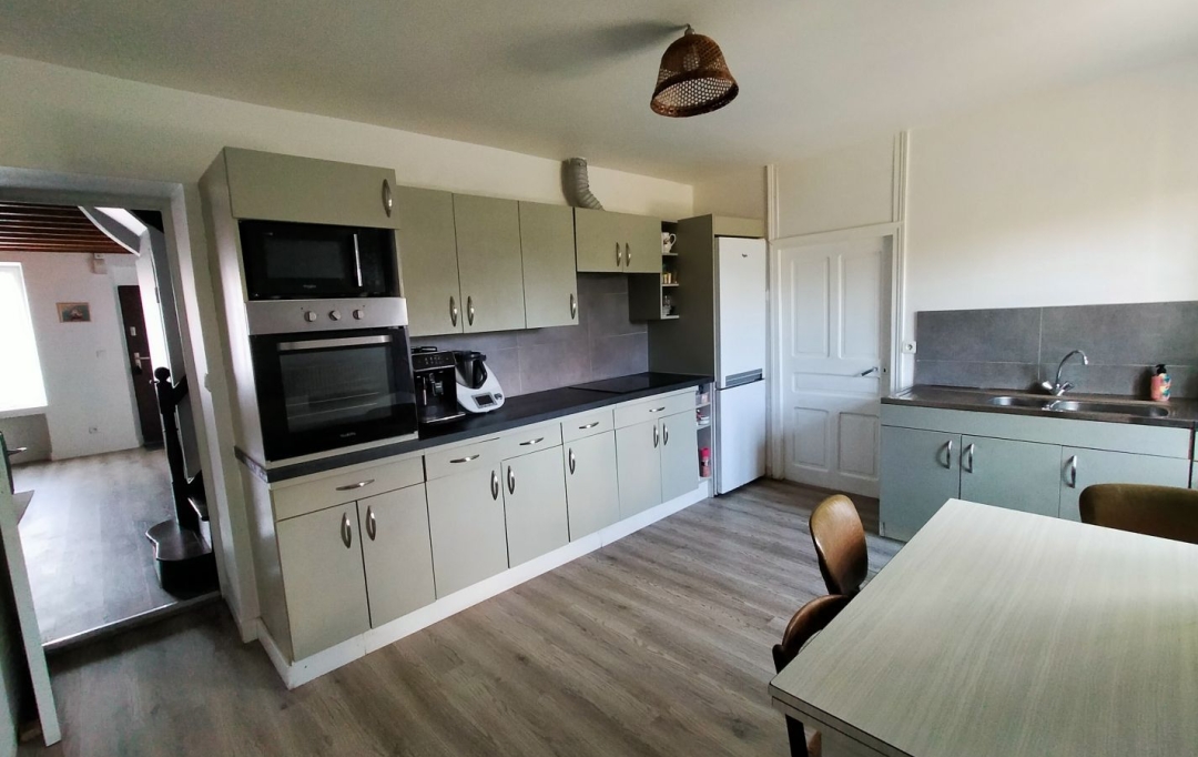 Immobilier des Deux Rives : Maison / Villa | JAVRON-LES-CHAPELLES (53250) | 120 m2 | 132 000 € 