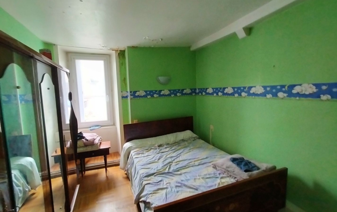 Immobilier des Deux Rives : Maison / Villa | VILLAINES-LA-JUHEL (53700) | 83 m2 | 33 000 € 