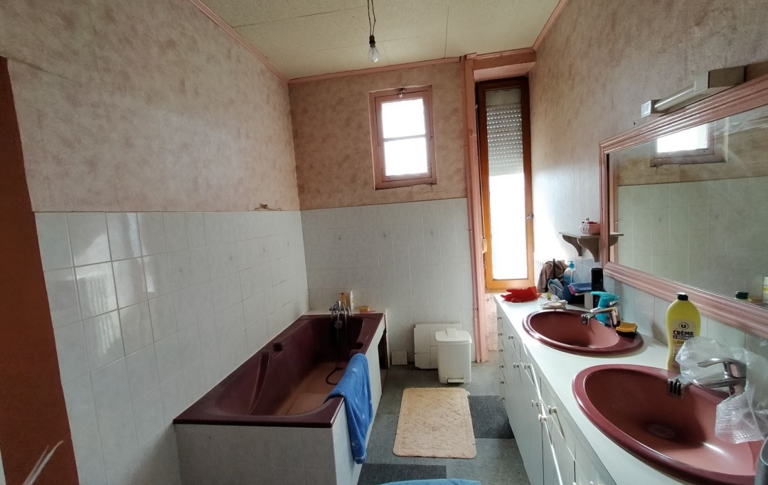 Immobilier des Deux Rives : Maison / Villa | VILLAINES-LA-JUHEL (53700) | 165 m2 | 90 500 € 