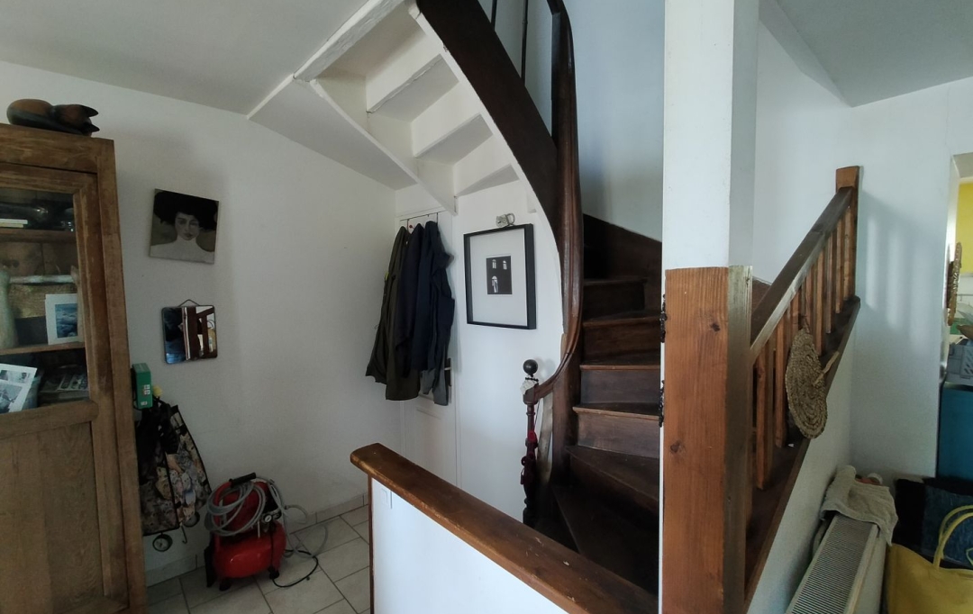 Immobilier des Deux Rives : Maison / Villa | SILLE-LE-GUILLAUME (72140) | 217 m2 | 142 000 € 