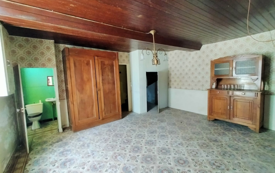 Immobilier des Deux Rives : Maison / Villa | LA CHAPELLE-AU-RIBOUL (53440) | 100 m2 | 29 000 € 
