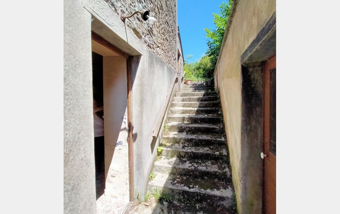 Immobilier des Deux Rives : Maison / Villa | LA CHAPELLE-AU-RIBOUL (53440) | 100 m2 | 29 000 € 