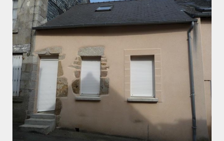 Maison de ville VILLAINES-LA-JUHEL 82 m2 400 € Maison de ville VILLAINES-LA-JUHEL 82 m2 400 €