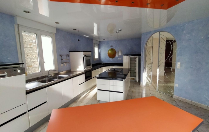 Appartement P7 VILLAINES-LA-JUHEL 235 m2 750 € Appartement P7 VILLAINES-LA-JUHEL 235 m2 750 €