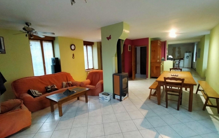 Immobilier des Deux Rives : Maison / Villa | CHAMPGENETEUX (53160) | 160 m2 | 137 000 € 